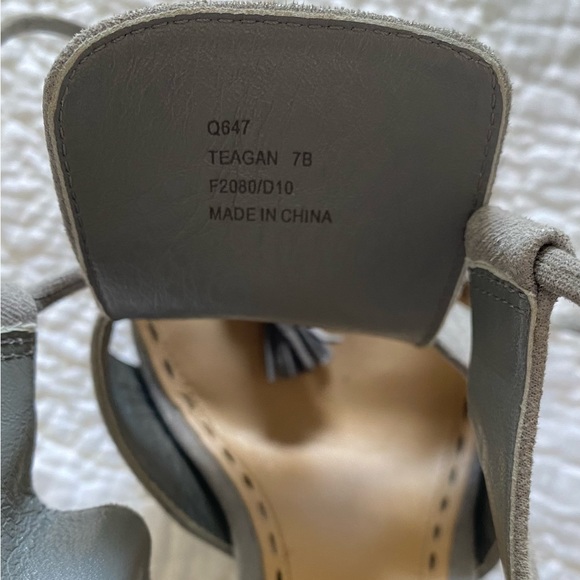 beautiful and elegant gray sandals Coach brand - Picture 9 of 9